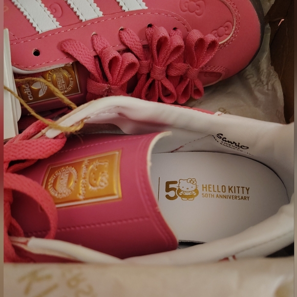 EXCLUSIVE - Hello Kitty 50th Anniversary Women's Adidas Sneakers - (7 1/2 US) - Picture 4 of 12